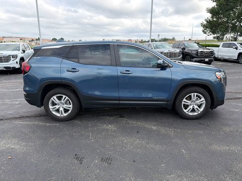 Used 2024 GMC Terrain SLE AWD/4WD image 4