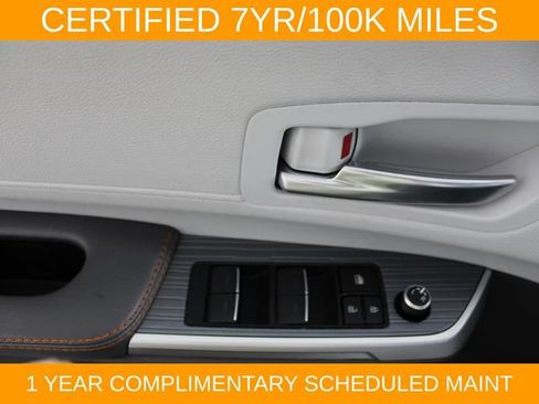 Used 2023 Toyota Sienna XSE AWD/4WD image 18