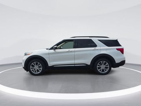 Used 2020 Ford Explorer XLT w/ Equipment Group 202A AWD/4WD image 5
