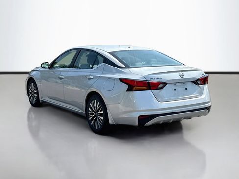 Used 2024 Nissan Altima 2.5 SV FWD image 5