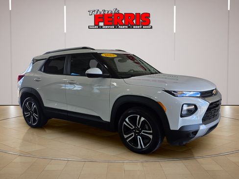 Used 2023 Chevrolet TrailBlazer LT FWD image 3