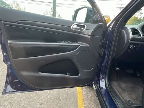 Used 2018 Jeep Grand Cherokee Laredo image 20