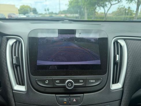 Used 2022 Chevrolet Malibu LT FWD image 22