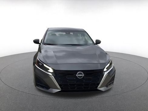 Used 2025 Nissan Altima 2.5 SV FWD image 4