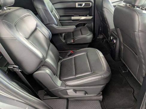 Used 2022 Ford Explorer XLT w/ Equipment Group 202A RWD image 33