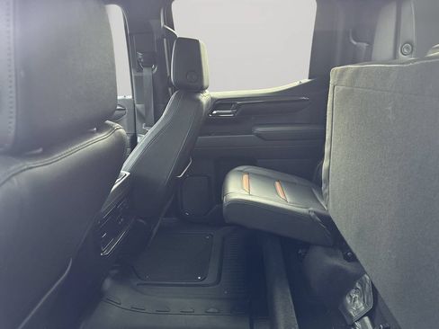Used 2023 GMC Sierra 1500 AT4 w/ Technology Package AWD/4WD image 12