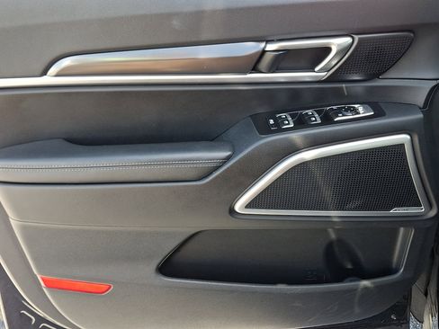 Certified 2023 Kia Telluride LX image 13