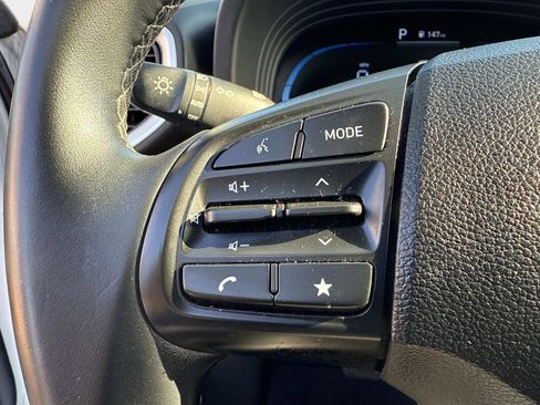 Used 2023 Hyundai Venue SEL image 28