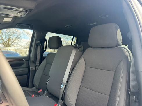 Used 2024 GMC Yukon XL SLE w/ Gmc Pro Safety Plus Package AWD/4WD image 11