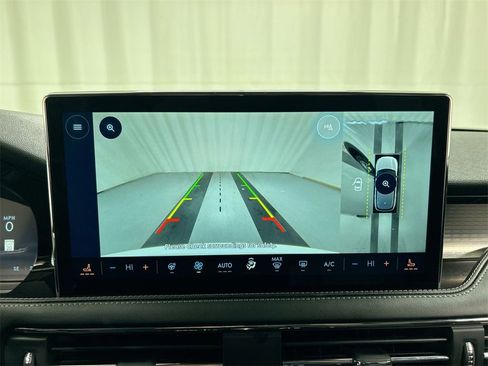 Used 2025 Lincoln Corsair AWD w/ Equipment Group 101A image 15