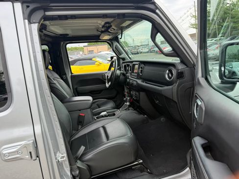 Used 2019 Jeep Wrangler Unlimited Sahara w/ Cold Weather Group AWD/4WD image 25