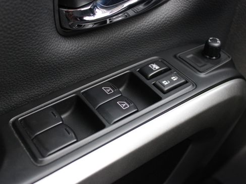 Certified 2024 Nissan Titan SV w/ SV Convenience Package image 27