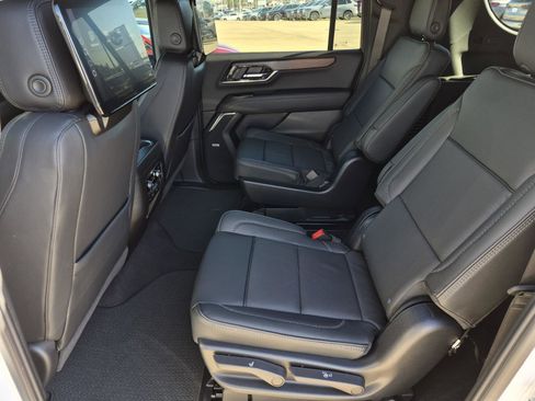 Used 2025 GMC Yukon XL Denali w/ Denali Reserve Package image 33