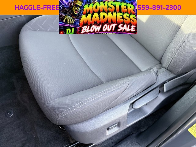 Used 2025 Toyota Tacoma SR5 AWD/4WD image 9