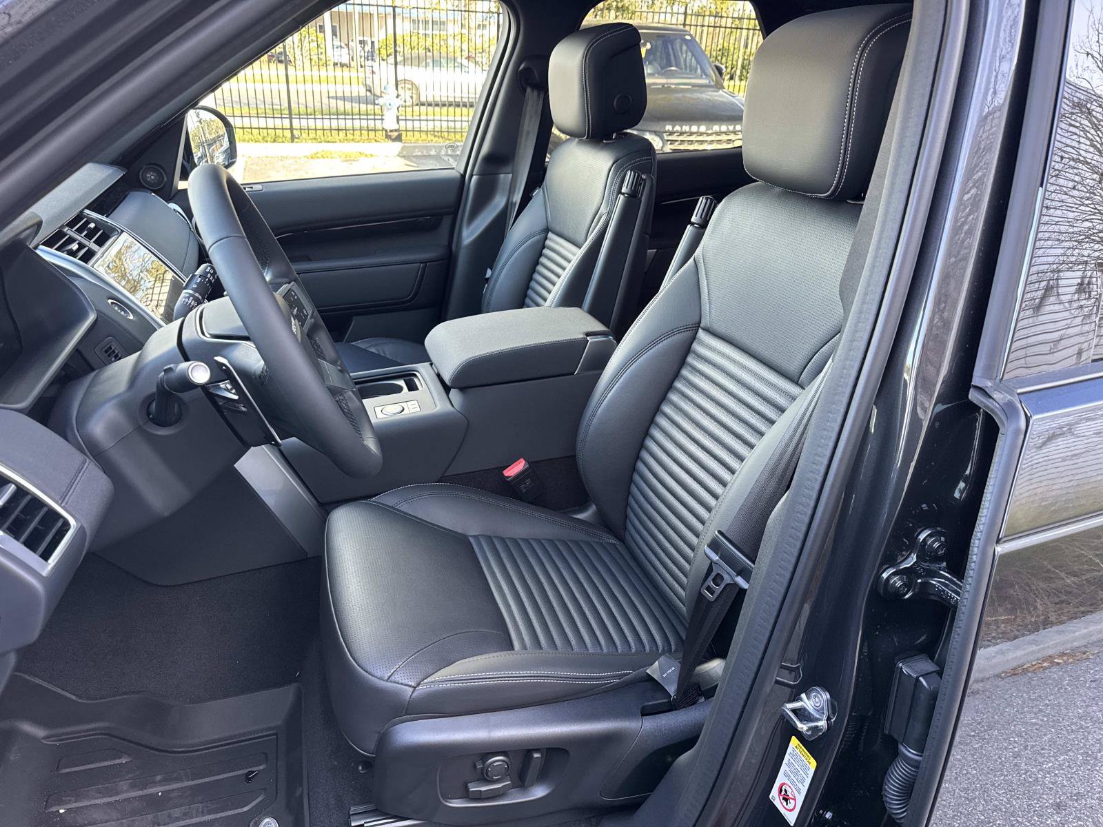 Used 2026 Land Rover Discovery S AWD/4WD image 22