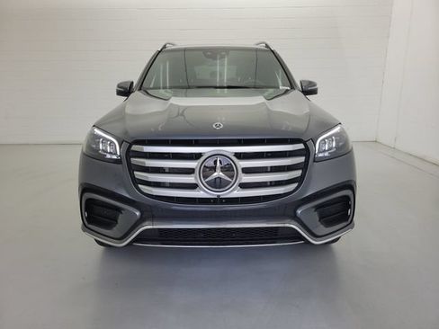 Used 2025 Mercedes-Benz GLS 450 4MATIC image 3