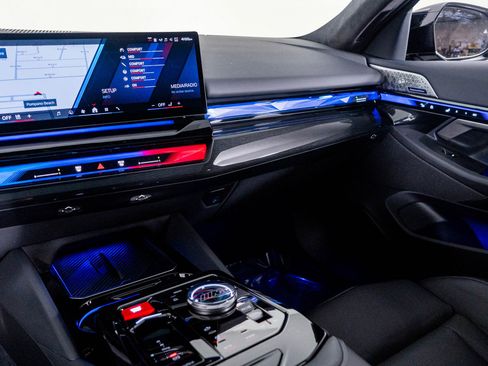 Used 2025 BMW M5 w/ Executive Package image 45