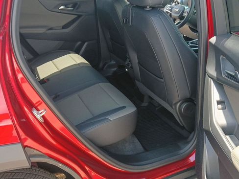 Used 2025 Chevrolet Equinox LT w/ Convenience Package II FWD image 6