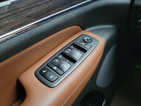 Used 2020 Jeep Grand Cherokee Overland AWD/4WD image 29