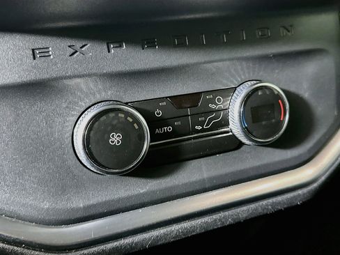 Used 2025 Ford Expedition Max Active AWD/4WD image 28