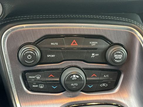 Used 2018 Dodge Challenger SXT image 19