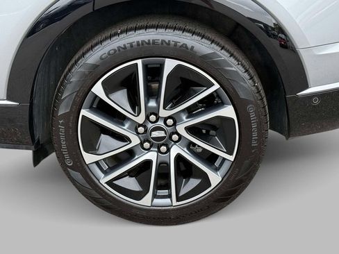 Used 2025 Cadillac Optiq Sport 2 w/ LPO, Floor Liner Package AWD/4WD image 13