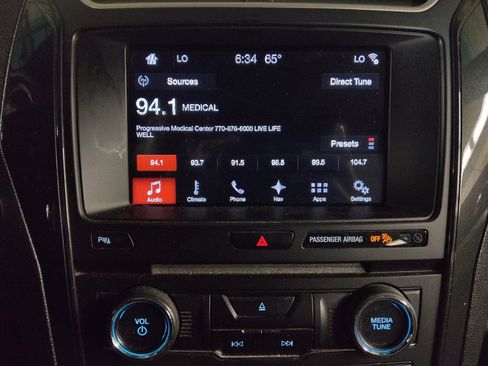 Used 2017 Ford Explorer XLT w/ Equipment Group 202A FWD image 25