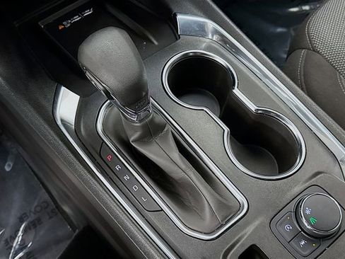 Used 2023 Chevrolet Traverse LT image 17