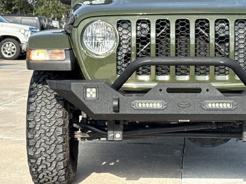 Used 2021 Jeep Gladiator Sport image 7