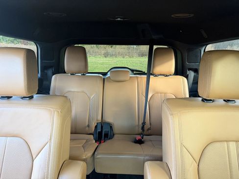 Used 2022 Ford Expedition Platinum image 39