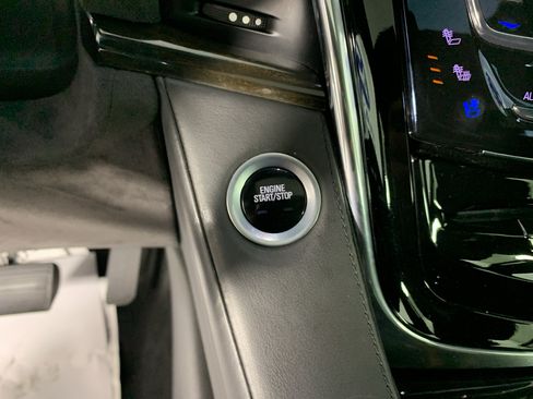 Used 2018 Cadillac Escalade Platinum RWD image 17