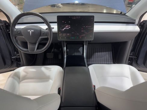 Used 2021 Tesla Model Y Long Range image 12