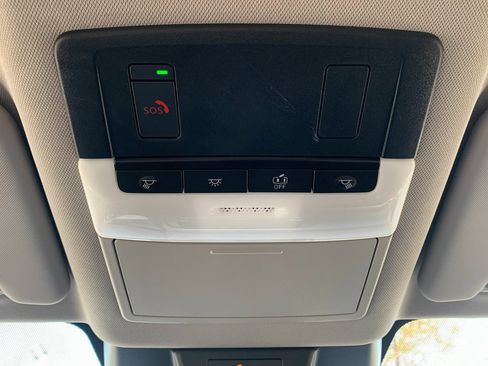 Used 2023 Nissan Rogue SV image 16