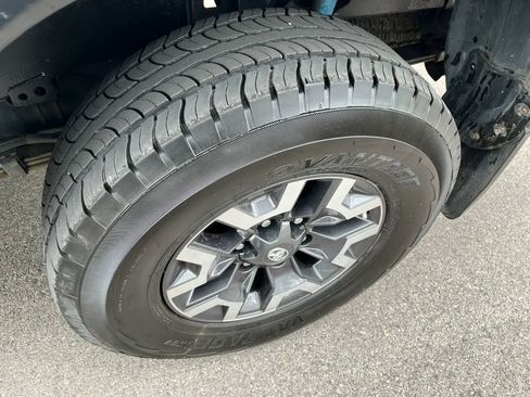 Used 2019 Toyota Tacoma TRD Off-Road AWD/4WD image 14
