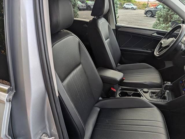 Used 2022 Volkswagen Tiguan SE AWD/4WD image 12