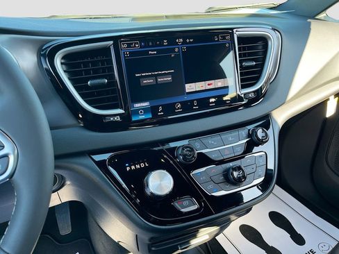 New 2026 Chrysler Voyager LX image 14