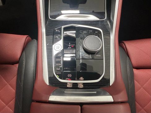 Used 2025 BMW X6 xDrive40i w/ Climate Comfort Package image 23