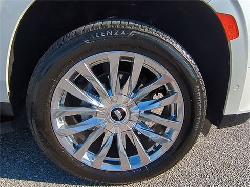 Used 2024 Cadillac Escalade Premium Luxury image 11