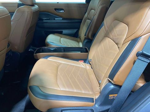 Used 2023 Nissan Pathfinder Platinum AWD/4WD image 13
