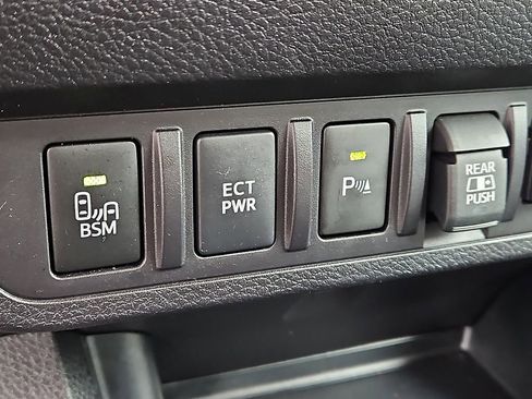 Used 2023 Toyota Tacoma TRD Sport w/ Technology Package image 23