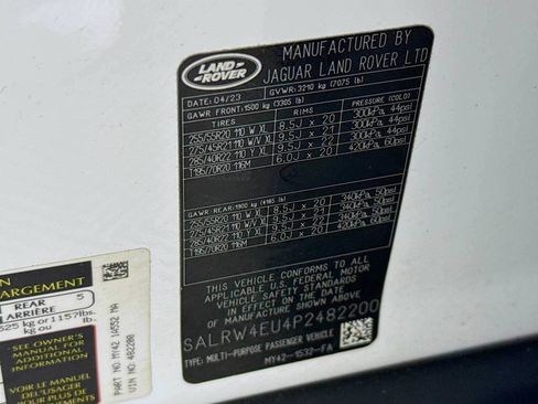 Used 2023 Land Rover Discovery Metropolitan Edition AWD/4WD image 30