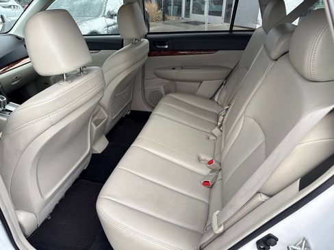 Used 2010 Subaru Outback 2.5i Limited image 14