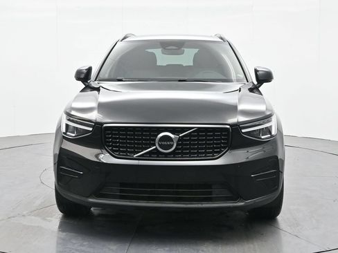 Used 2024 Volvo XC40 B5 Core AWD/4WD image 3
