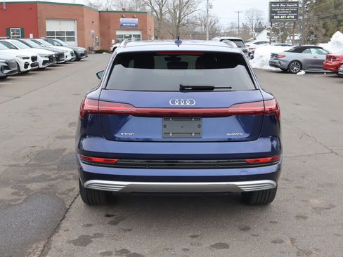 Used 2022 Audi e-tron Premium image 6