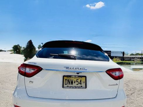 Used 2017 Maserati Levante AWD/4WD image 8