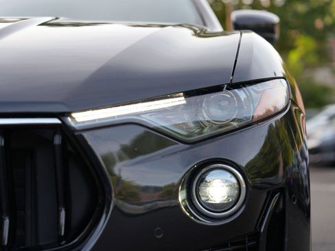 Used 2023 Maserati Levante Modena image 15