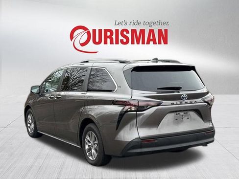 Used 2024 Toyota Sienna XLE image 4