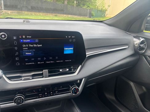 Used 2025 Chevrolet Equinox LT FWD image 34