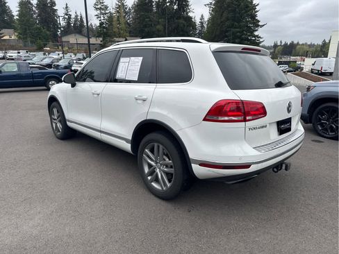 Used 2016 Volkswagen Touareg Executive AWD/4WD image 4