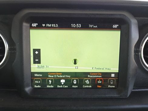 Used 2019 Jeep Wrangler Unlimited Sahara w/ Dual Top Group AWD/4WD image 7